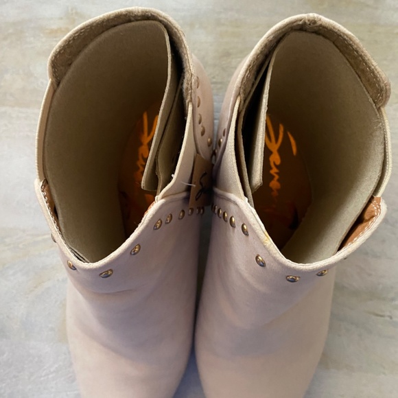 NEW! SEVEN7 PIXIE WOMENS BOOTS CHELSEA WESTERN STYLE STUDS IVORY CREAM SUEDE 9 - Picture 6 of 11